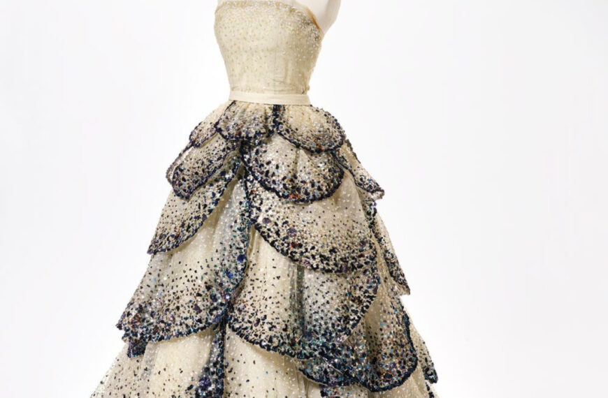 Мандрівка в минувшину: оповідь про вбрання Junon від Dior