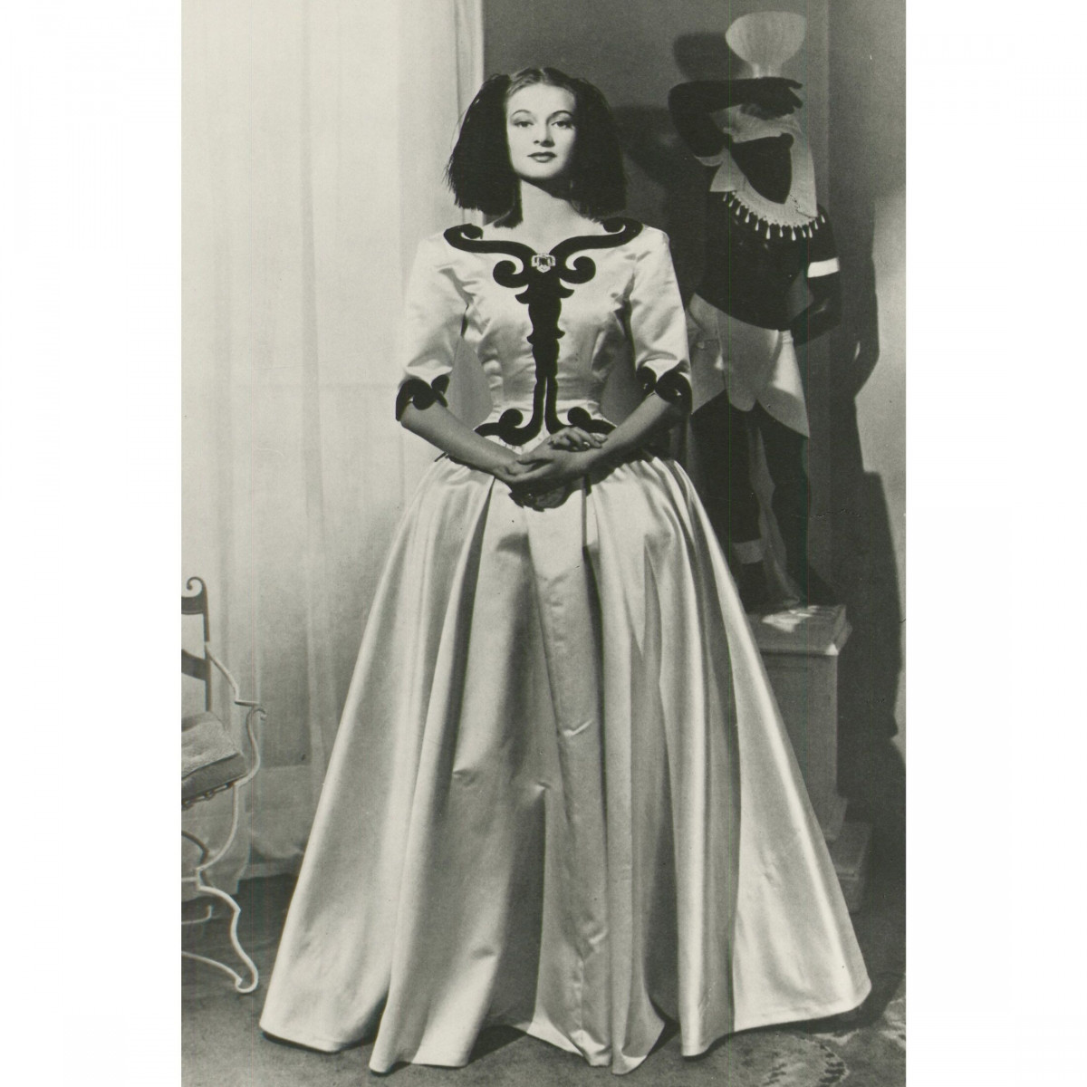 Крістобаль Баленсіага: Зміна обличчя високої моди геніальним дизайнером
5