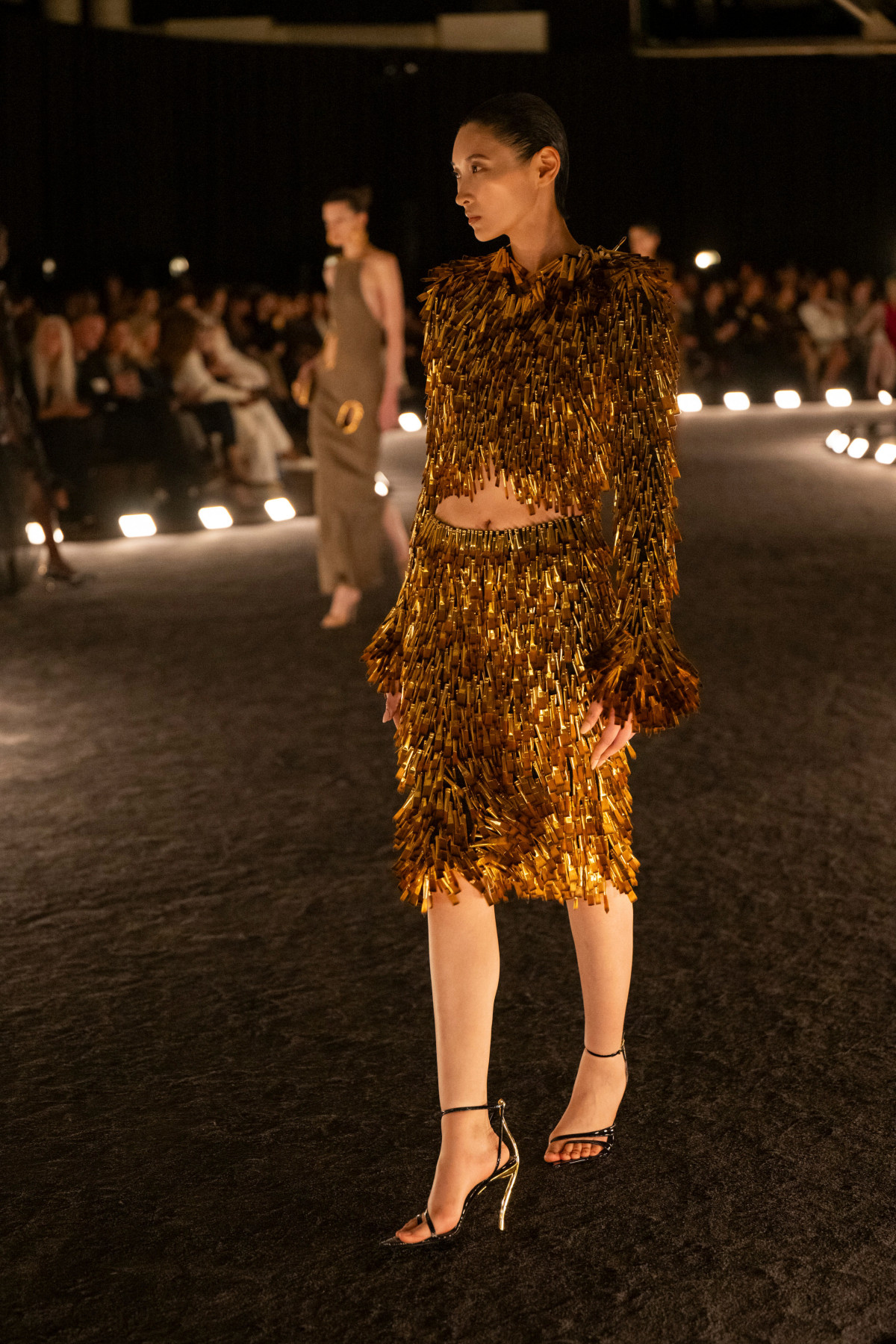 Бахрома: зимовий спідничний must-have для стильного вигляду
0