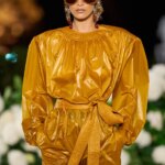 Мінімалізм позаду: великі кліпси а-ля 80-ті – топ прикраси весни 2026.