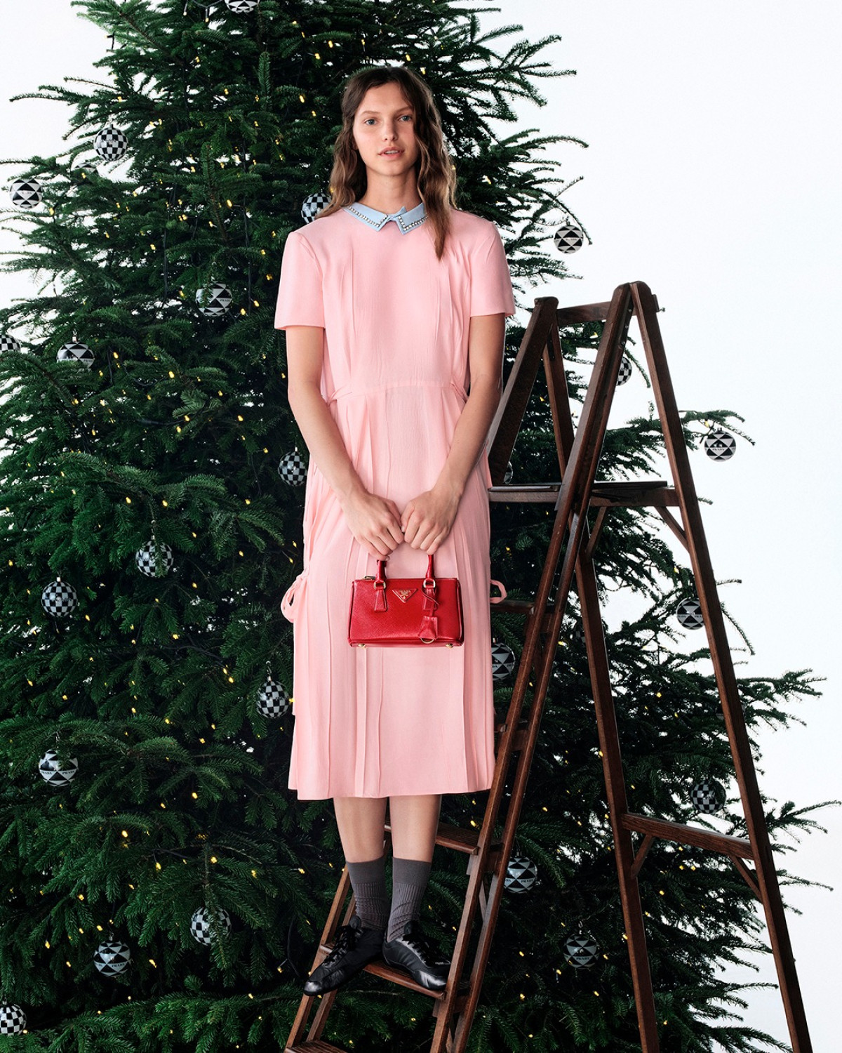 Топ кросівки 2026: актуальні тенденції, круті дизайни та з чим поєднувати
5