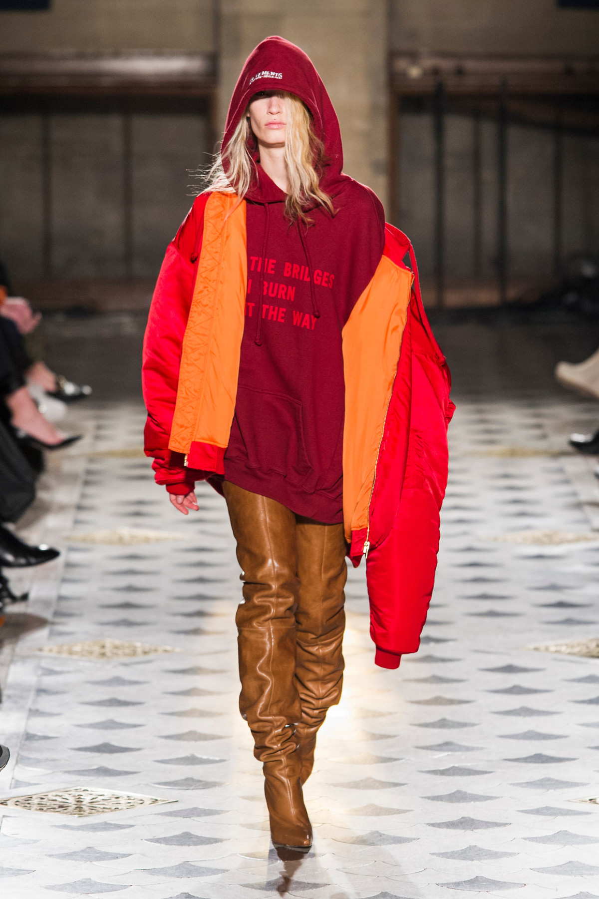 Знову в моді: цей вінтажний елемент стане головним трендом весни.
0