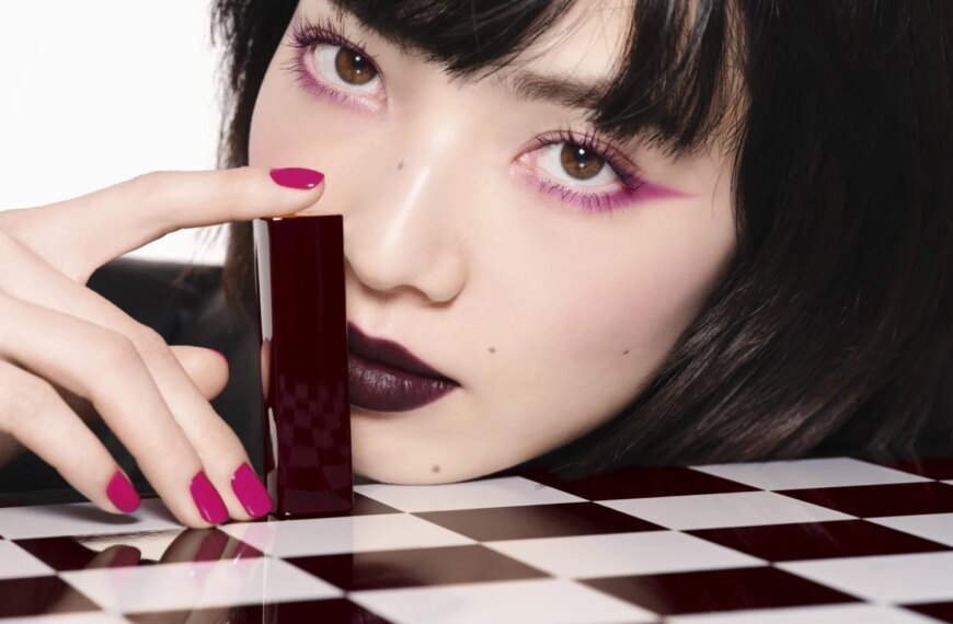 Chanel розкриває Rouge Noir Makeup — нове темне прочитання легендарного кольору.