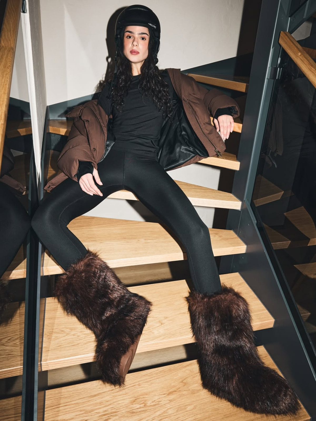 Зимова колекція: Стильні, теплі кросівки, уггі та лофери 2026
13