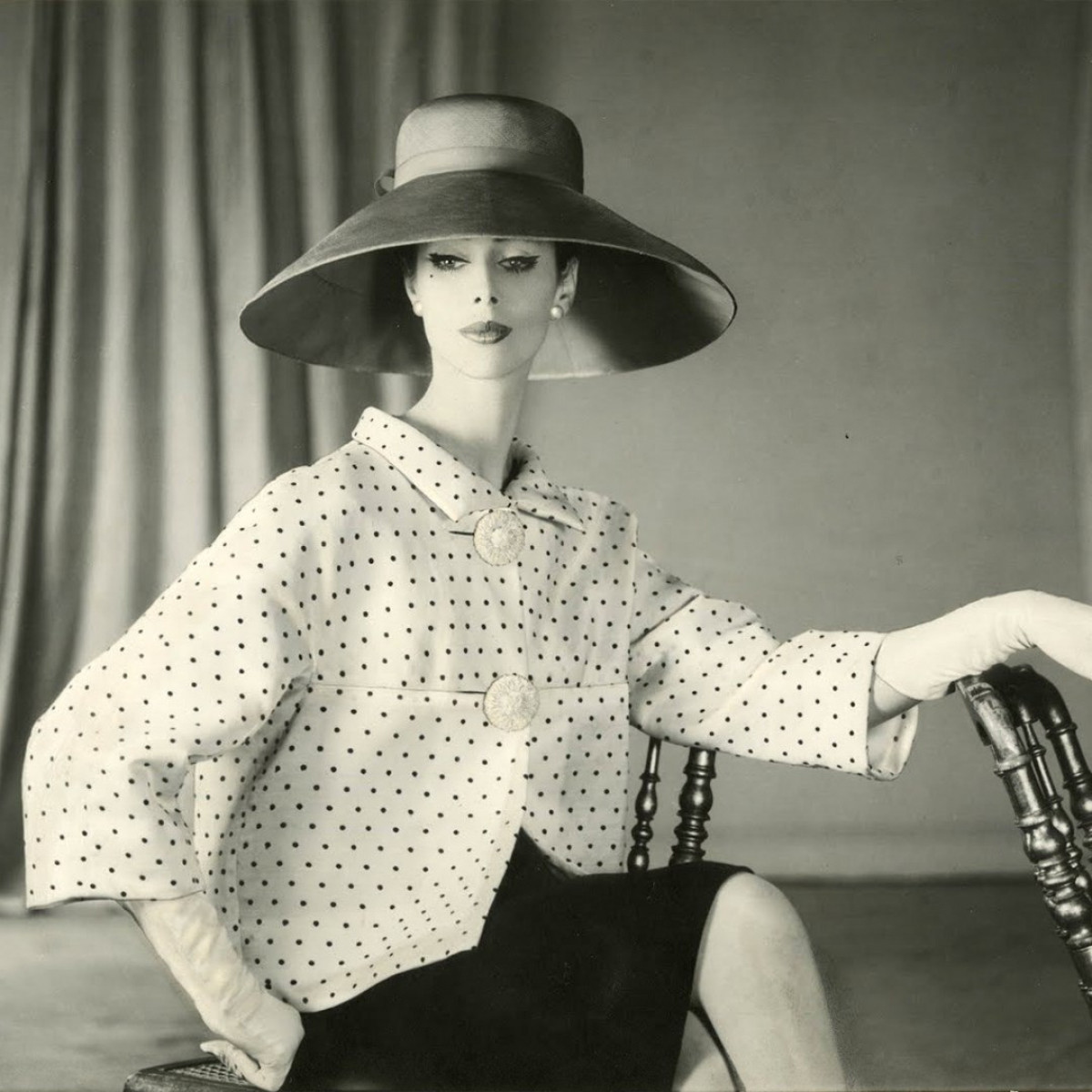 Крістобаль Баленсіага: Зміна обличчя високої моди геніальним дизайнером
1