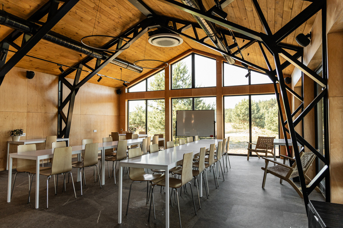 УЛІС презентував івент-майданчик, басейн під відкритим небом та лісові вечері.
32