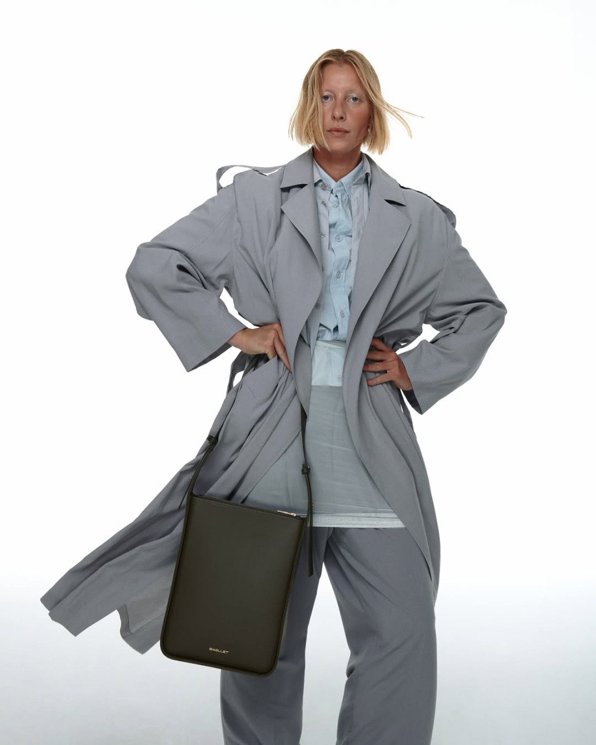 Містка сумка — провідний тренд моди 2026.
5