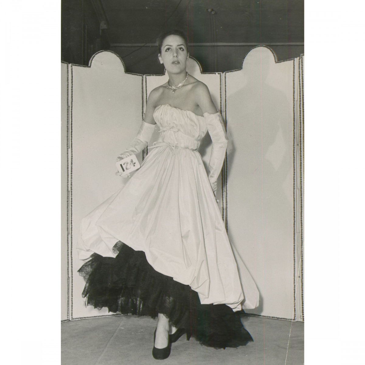 Крістобаль Баленсіага: Зміна обличчя високої моди геніальним дизайнером
17