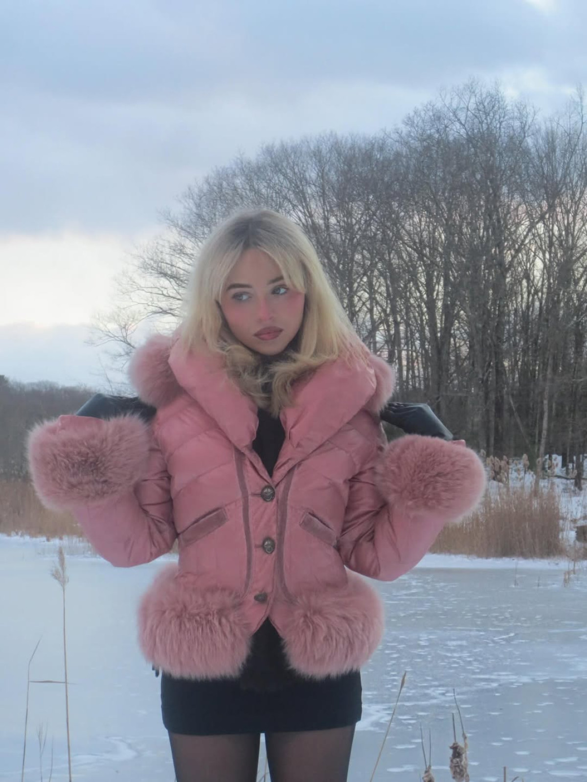 Сабріна Карпентер стверджує: цей оригінальний відтінок – чудовий варіант для зимового гардеробу.
0