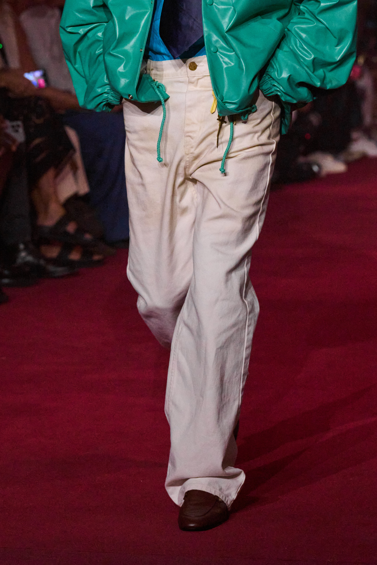 Білий денім: зимовий must-have, а не лише літній тренд.
3