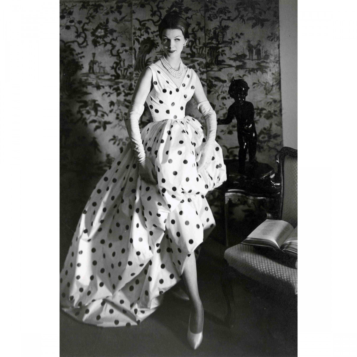 Крістобаль Баленсіага: Зміна обличчя високої моди геніальним дизайнером
9