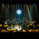 Українські символи та коди в сценічних костюмах Марини Круть на різдвяному шоу