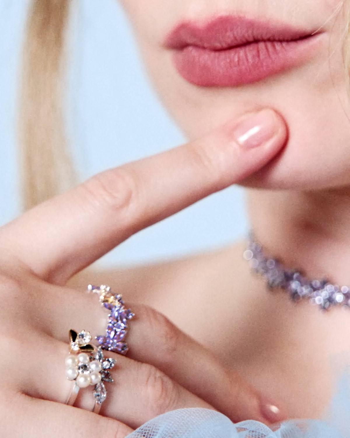 Pandora презентувала коштовну лінію, присвячену серіалу "Бріджертони", сповнену романтики.
1