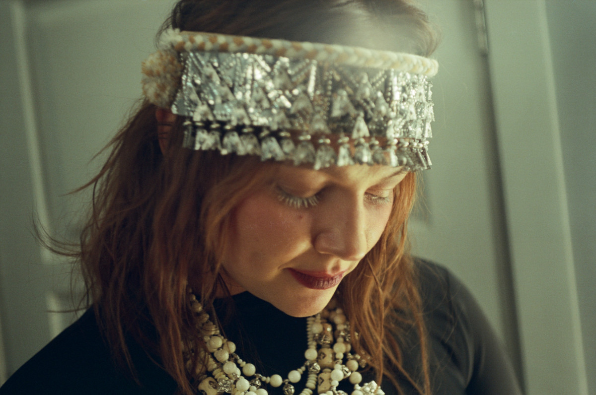 Українські символи та коди в сценічних костюмах Марини Круть на різдвяному шоу
5