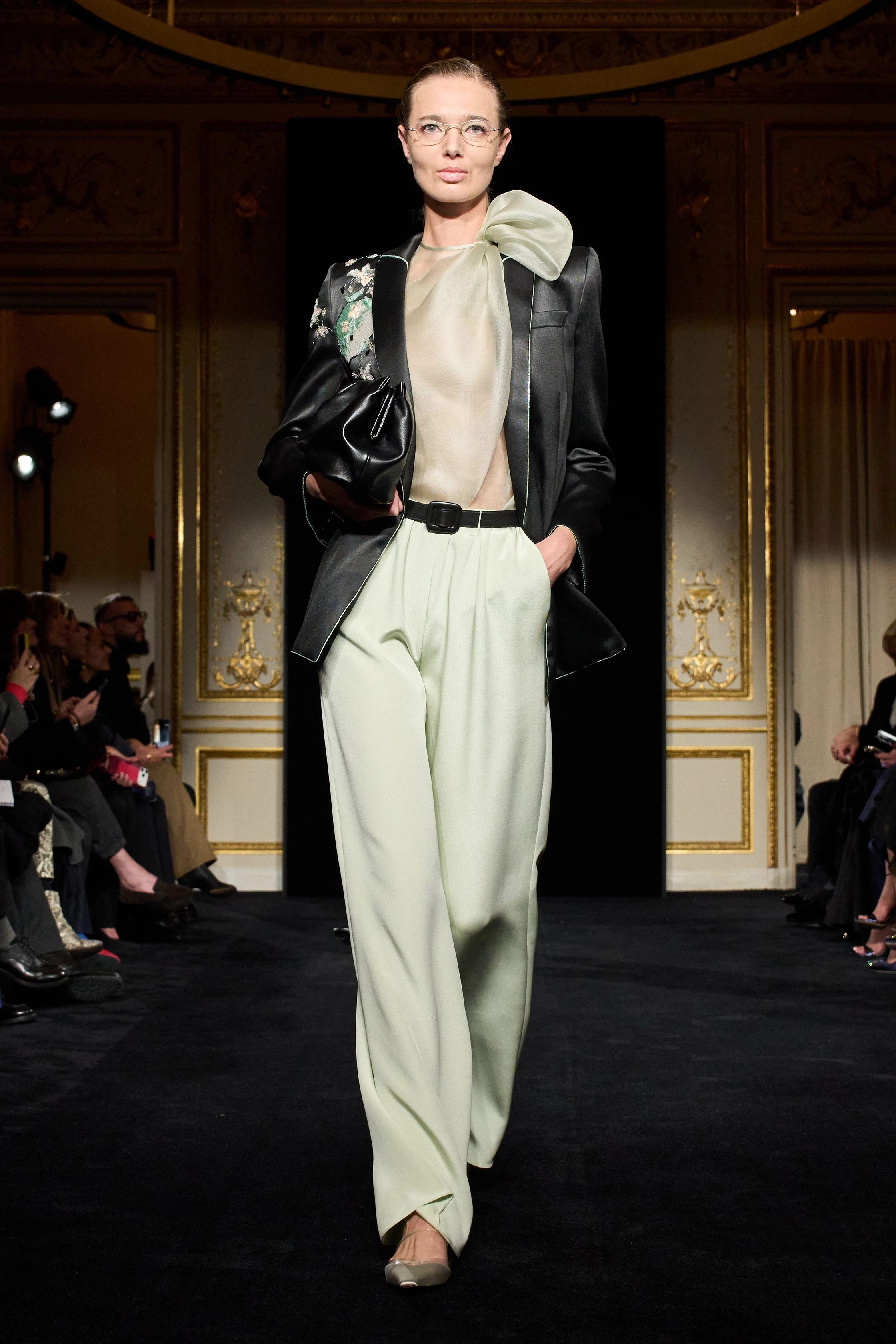 Armani Privé: перший показ Сільвани Армані – що представили?
1