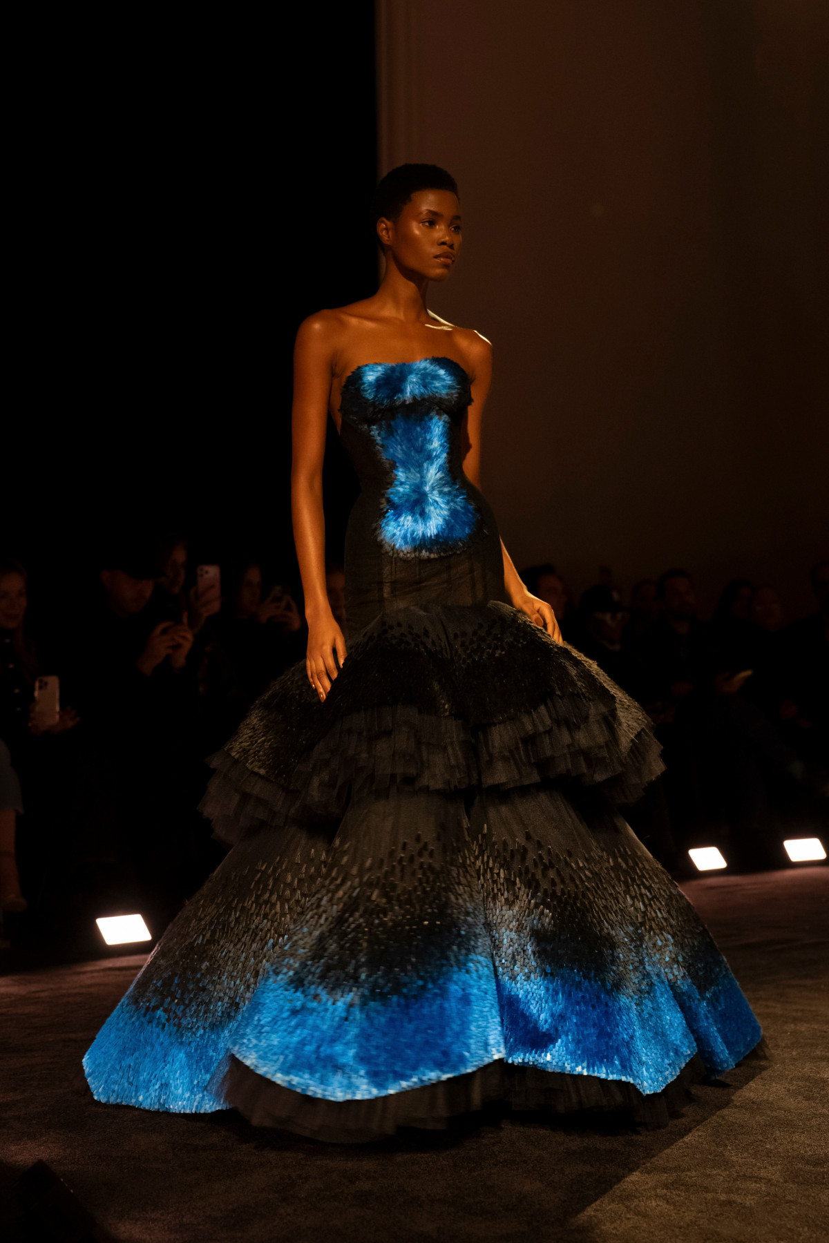 Під склепінням Сікстинської капели: свіжа збірка Schiaparelli Haute Couture, навіяна витвором Мікеланджело.
24