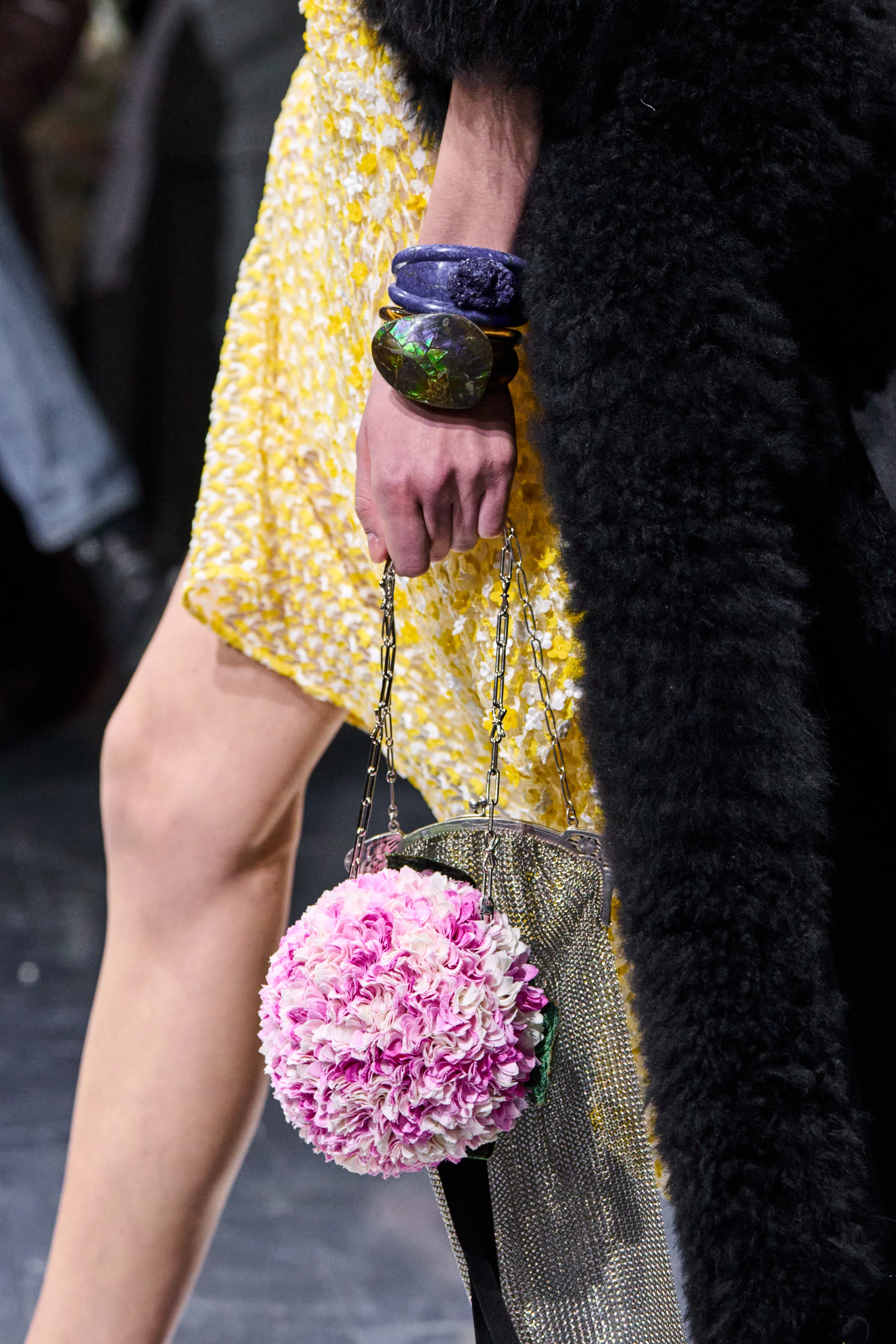 Dior знову популяризує оригінальні сумочки
11