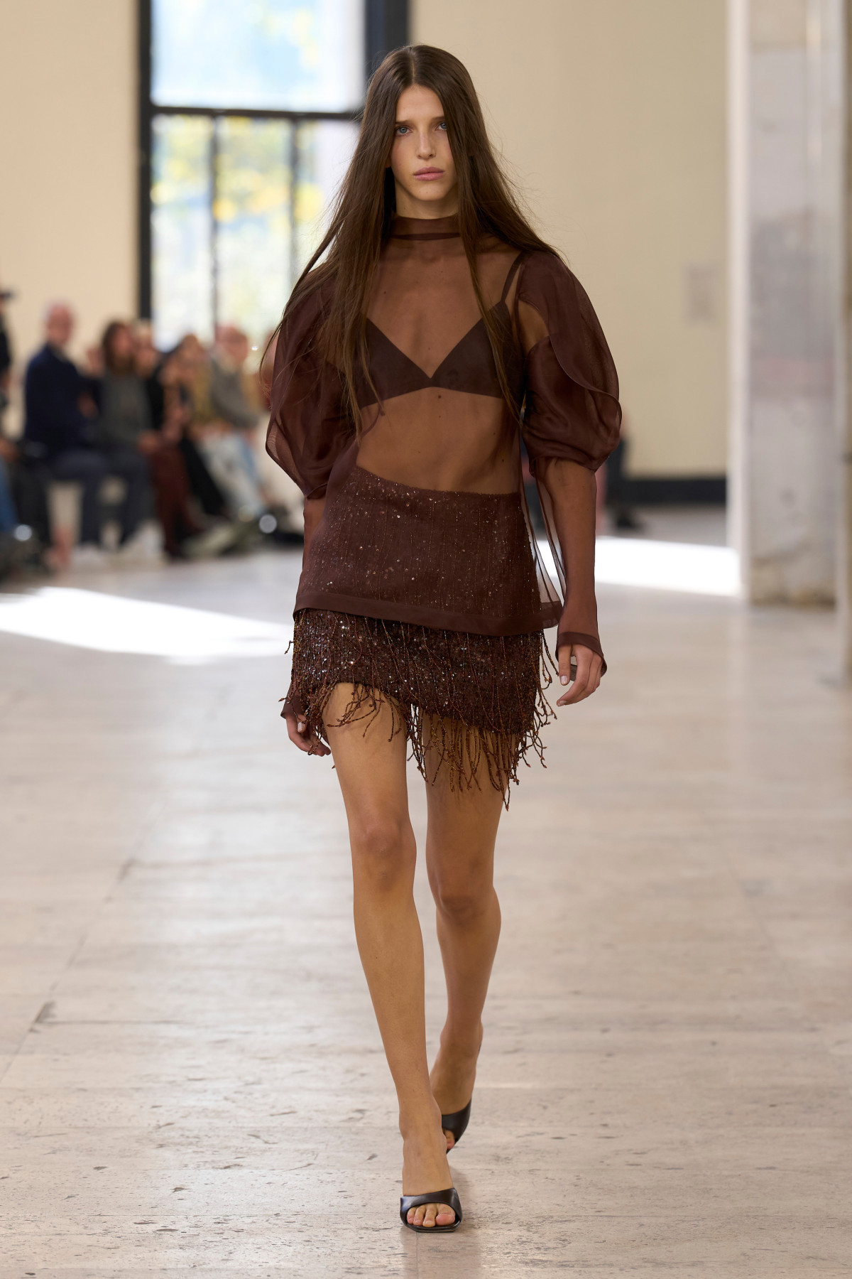 Блискуча спідниця: основа святкового гардеробу на майбутнє — причина купити її негайно
9