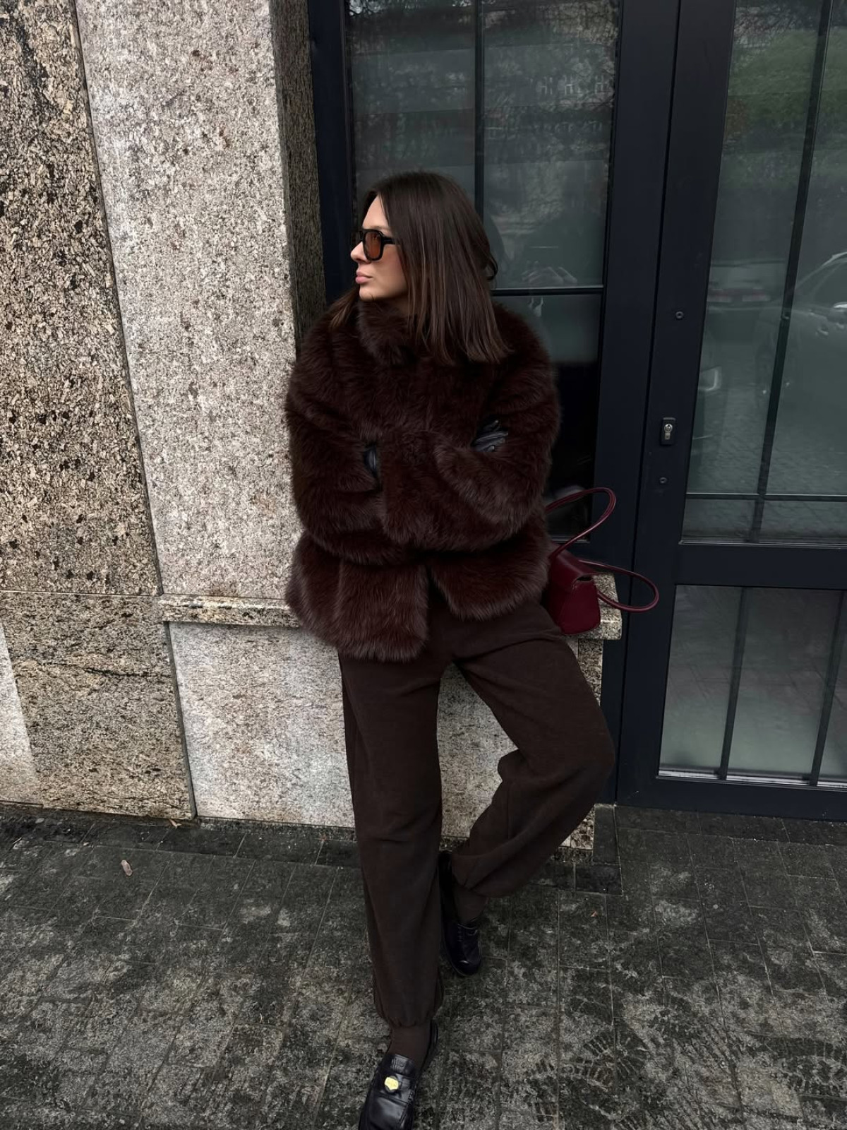 З чим поєднати еко-шубу взимку 2026: 20 стильних луків від модниць
19