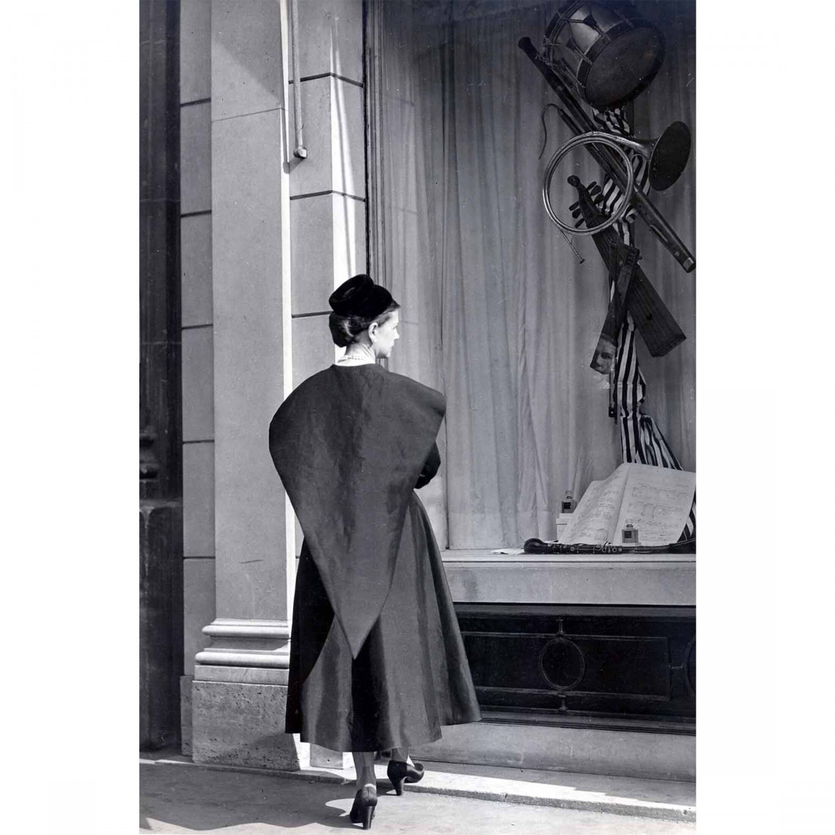 Крістобаль Баленсіага: Зміна обличчя високої моди геніальним дизайнером
6