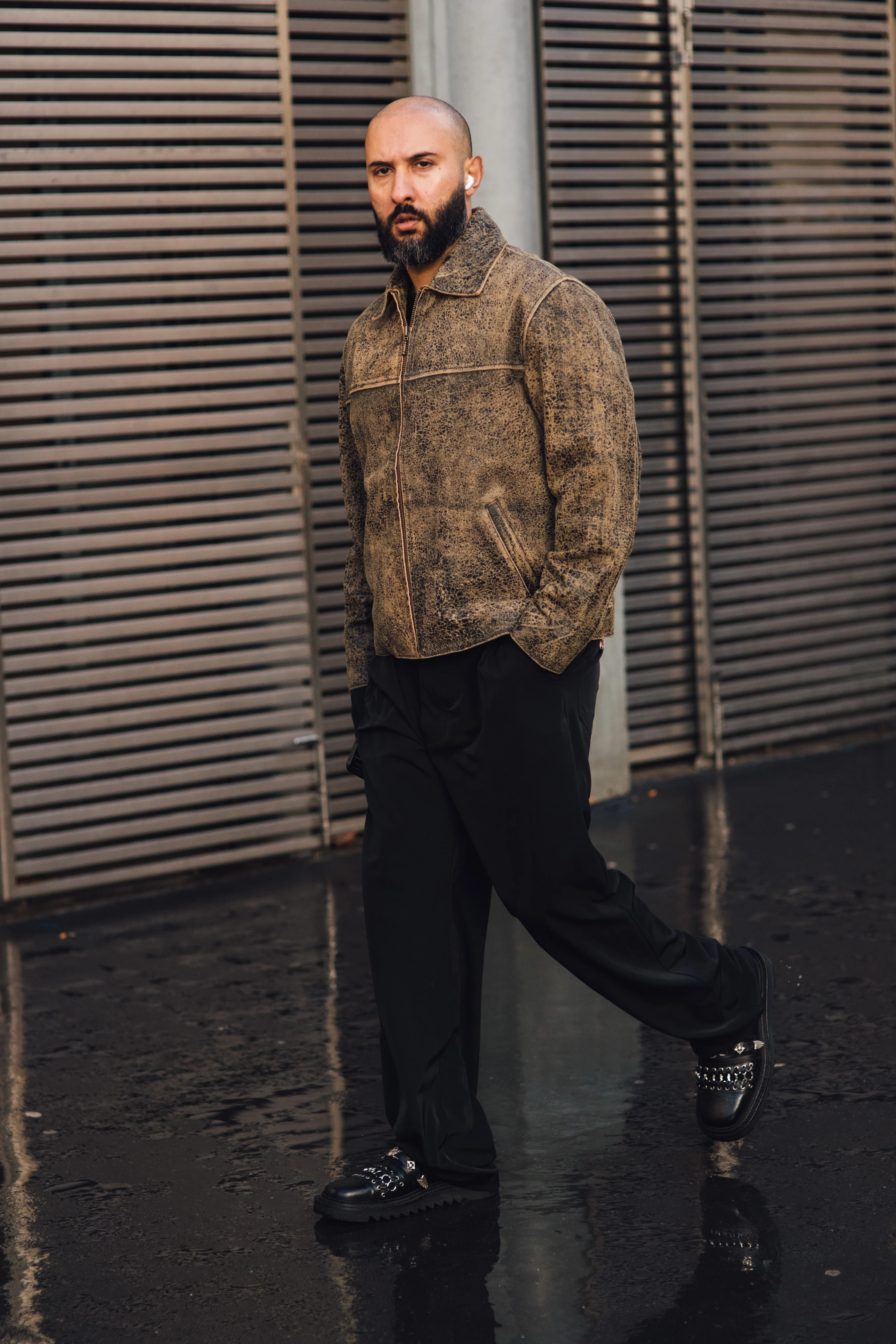 Вулична мода: стильні чоловічі образи з вулиць Парижа
26