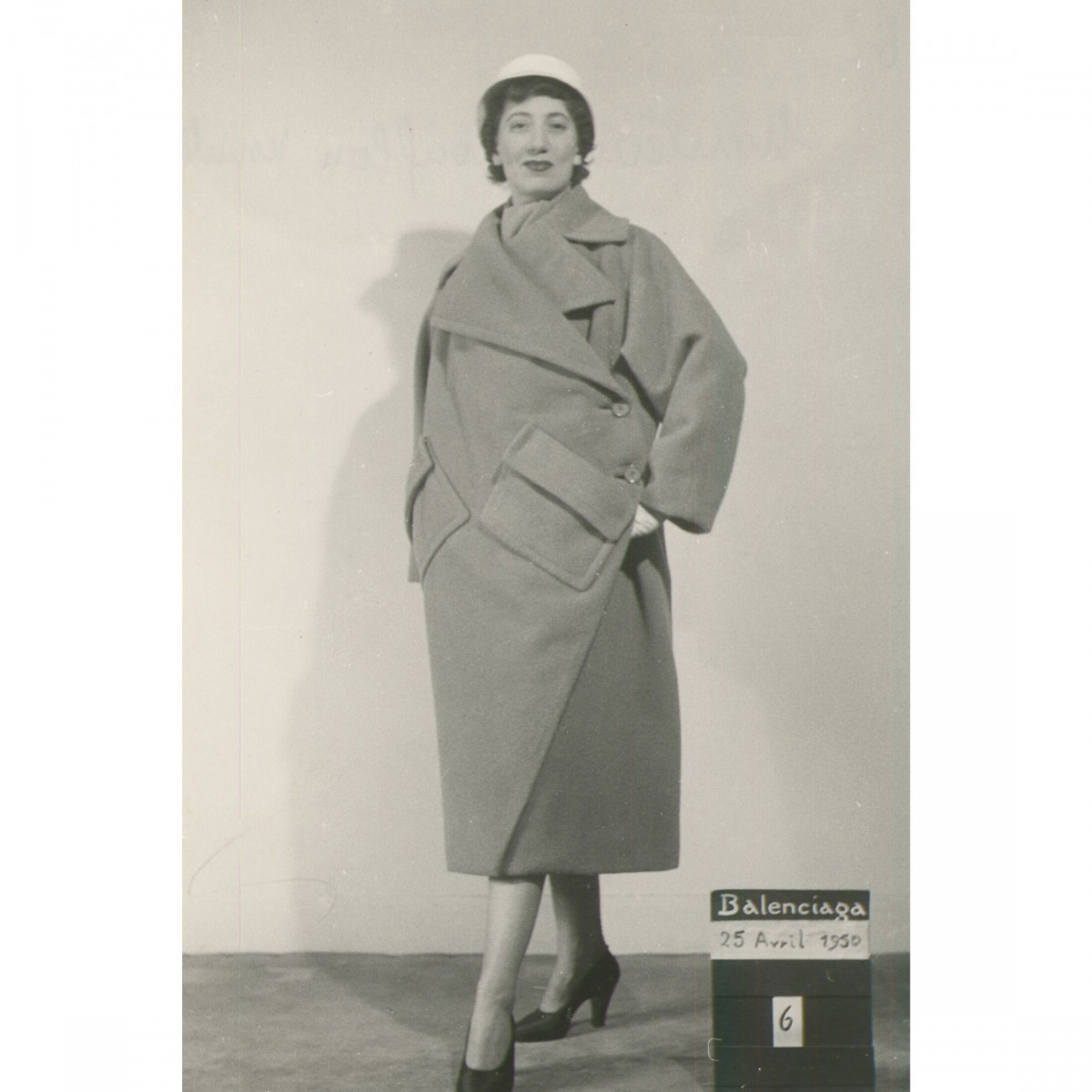 Крістобаль Баленсіага: Зміна обличчя високої моди геніальним дизайнером
12