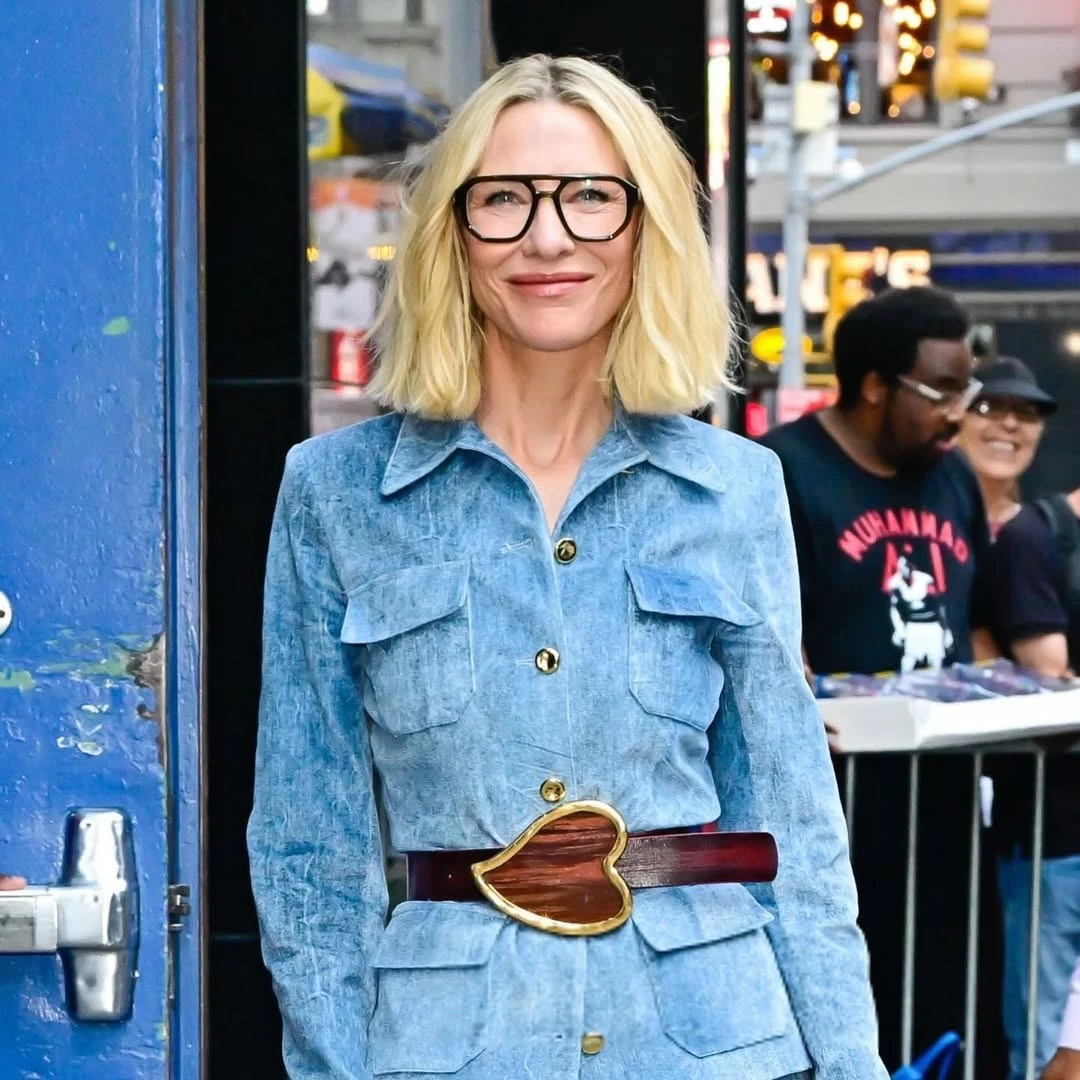 19 чудових зачісок для жінок за 50 в окулярах
0