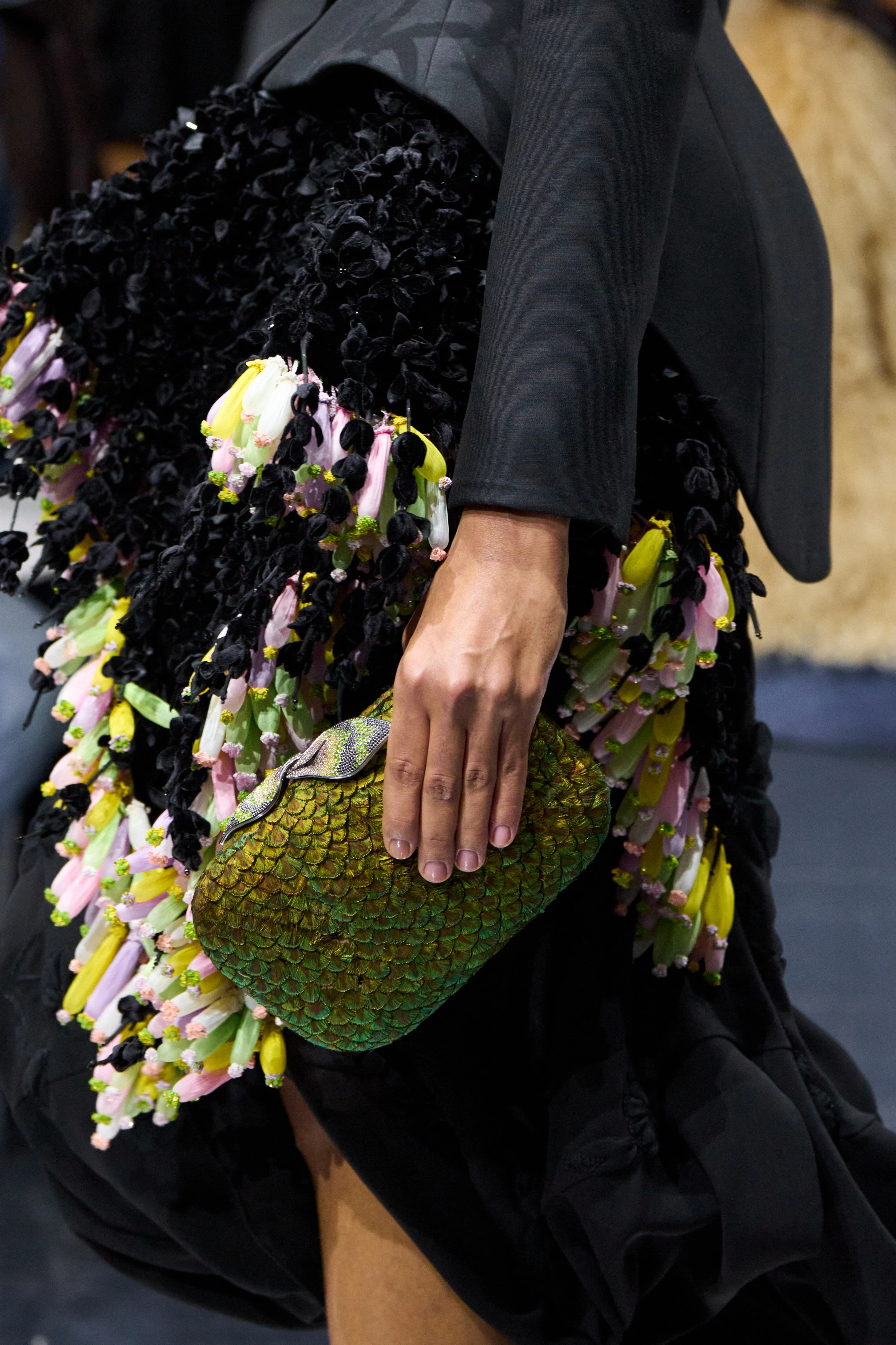 Dior знову популяризує оригінальні сумочки
19