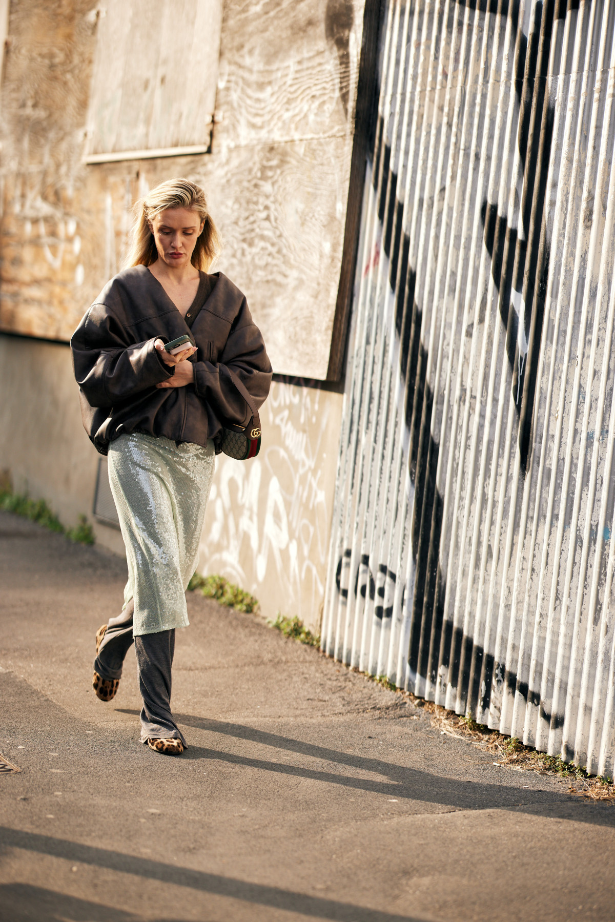 Блискуча спідниця: основа святкового гардеробу на майбутнє — причина купити її негайно
2