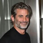 Здоров'я Джима Кертіса: «Неправильно діагностована хвороба» хлопця Дженніфер Еністон спричинила кульгавість та інші симптоми