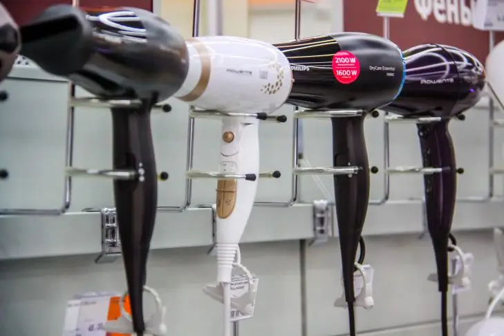 Чому фен може бути корисним не тільки для волосся: побутові застосування, про які ви не знали