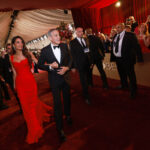 Амаль Клуні сяє на “Золотому глобусі”: два елегантних аутфіти, що підкорили Голлівуд.