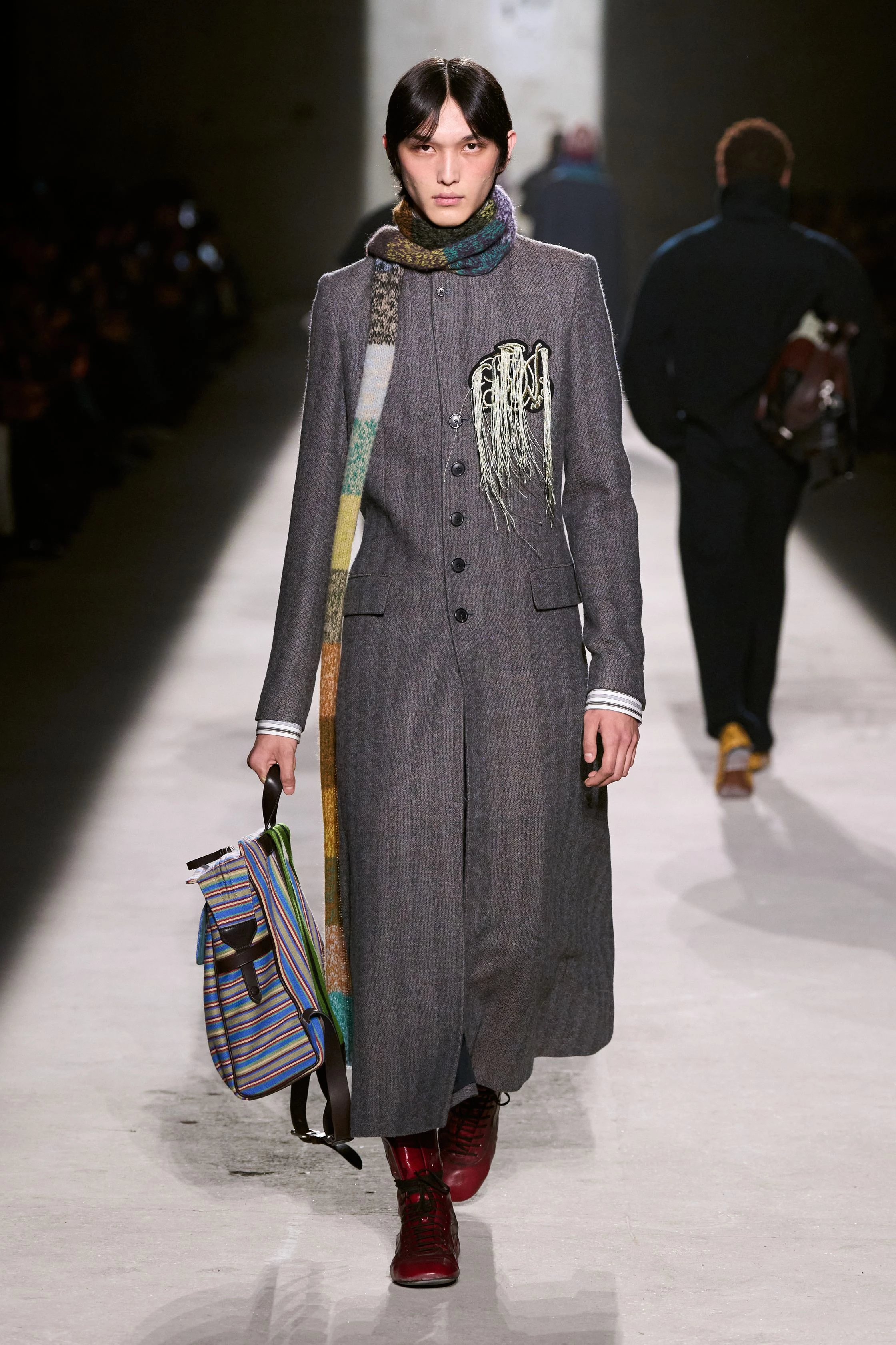 Змужніння з нюансами: свіжа чоловіча лінія Dries Van Noten, сезон осінь-зима 2026/2027
1