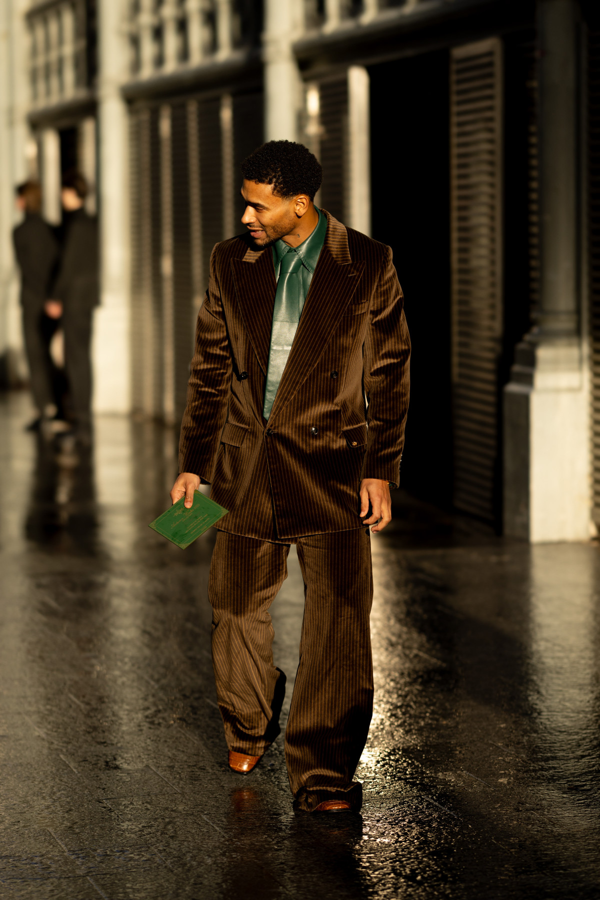 Паризький шик: вуличний стиль наймодніших чоловіків для вашого натхнення
27