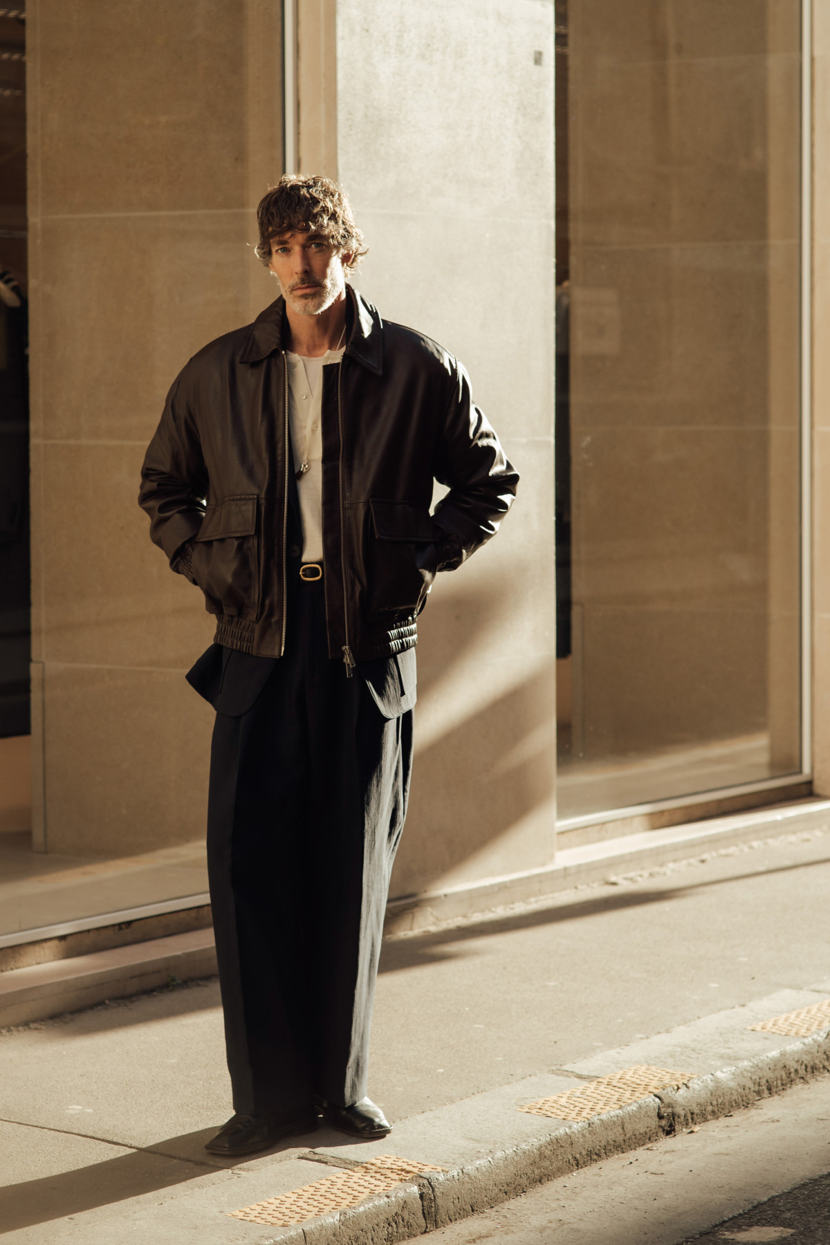 Паризький шик: вуличний стиль наймодніших чоловіків для вашого натхнення
15