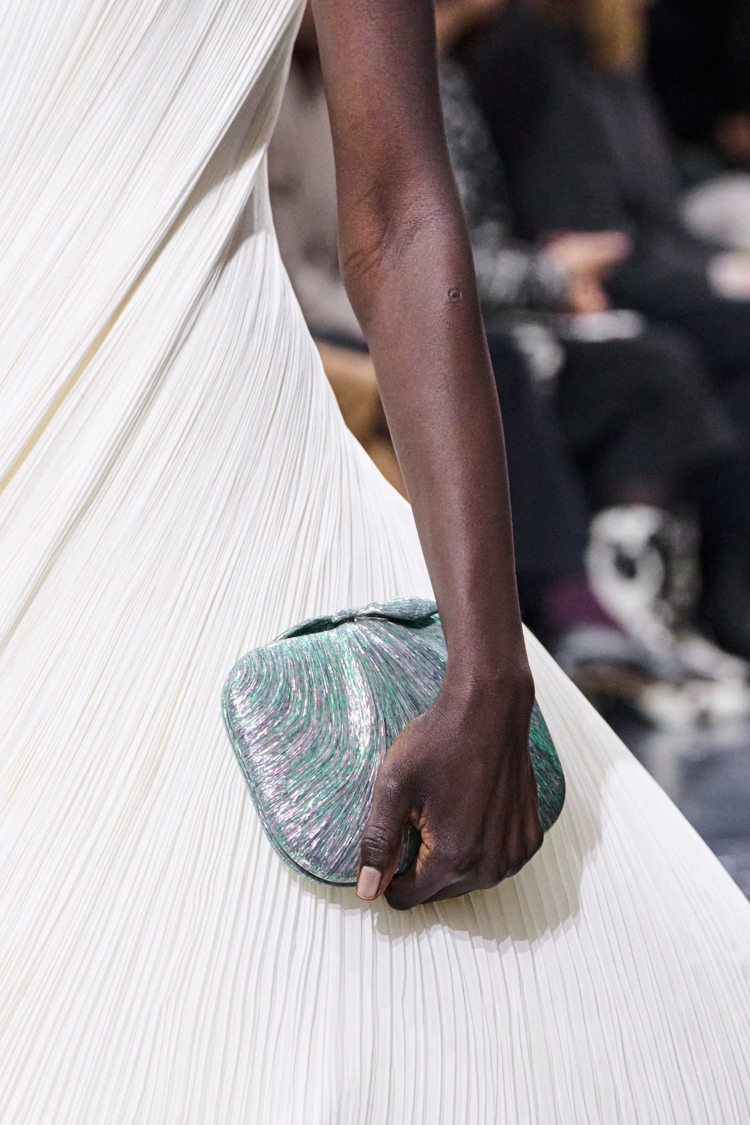 Dior знову популяризує оригінальні сумочки
10