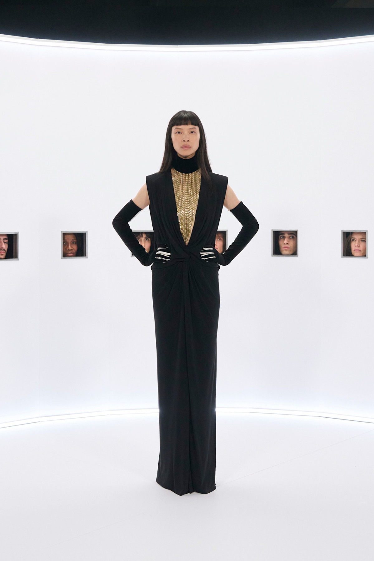 Від вікторіанського стилю до розквіту Голлівуду: перший показ Алессандро Мікеле в Valentino Haute Couture
37