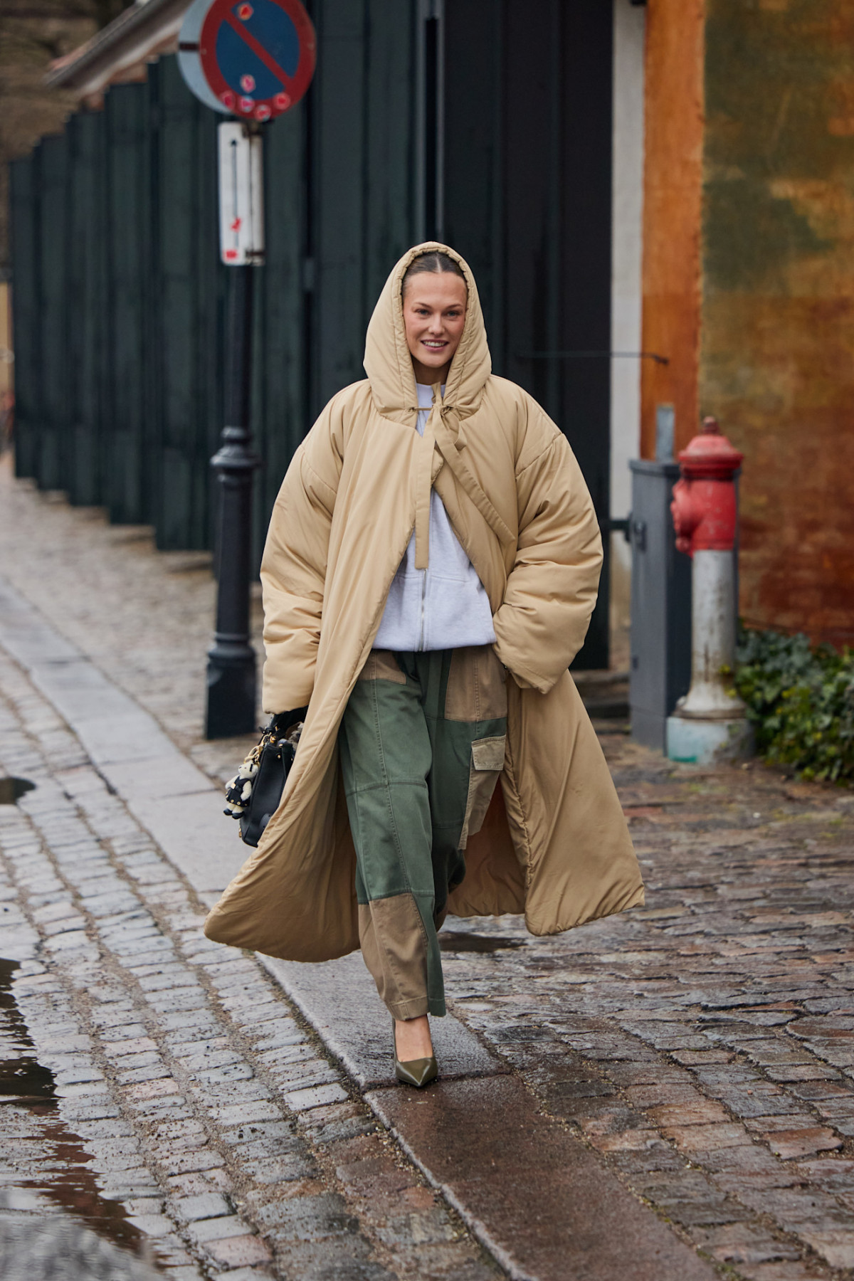 З чим комбінувати зимовий пуховик у 2026: наймодніші поєднання сезону
6