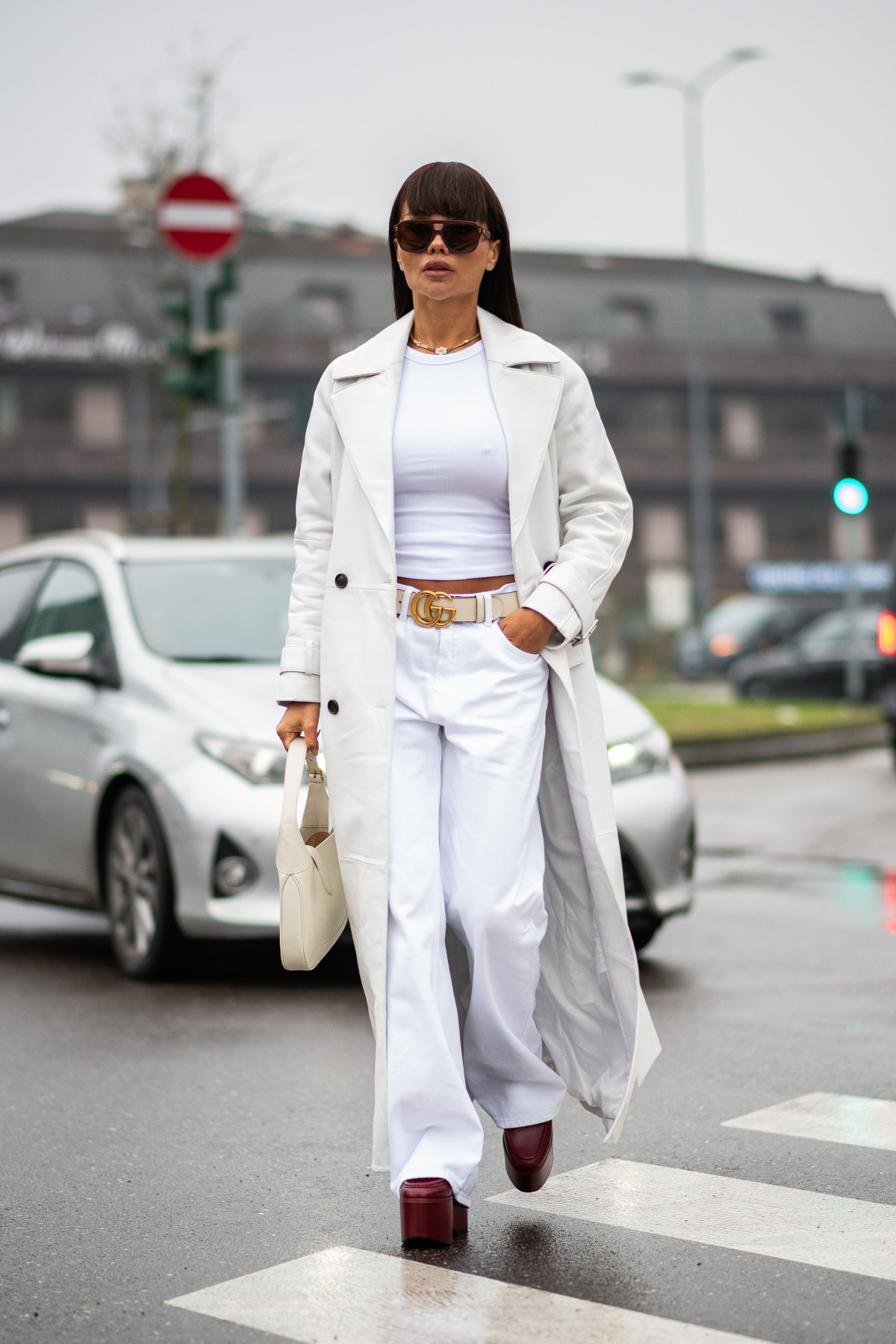 Білий денім: зимовий must-have, а не лише літній тренд.
0