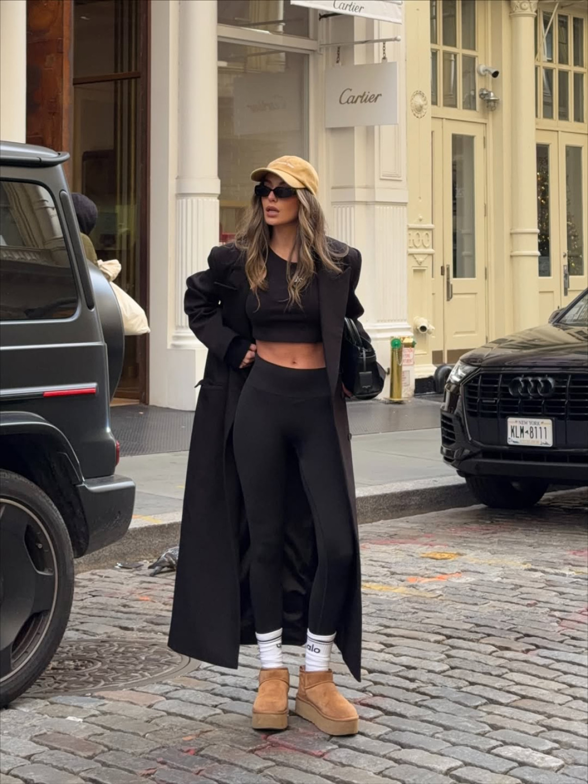 Лосини та боти — вічна комбінація, що зводить з розуму стильних дівчат взимку 2026
4