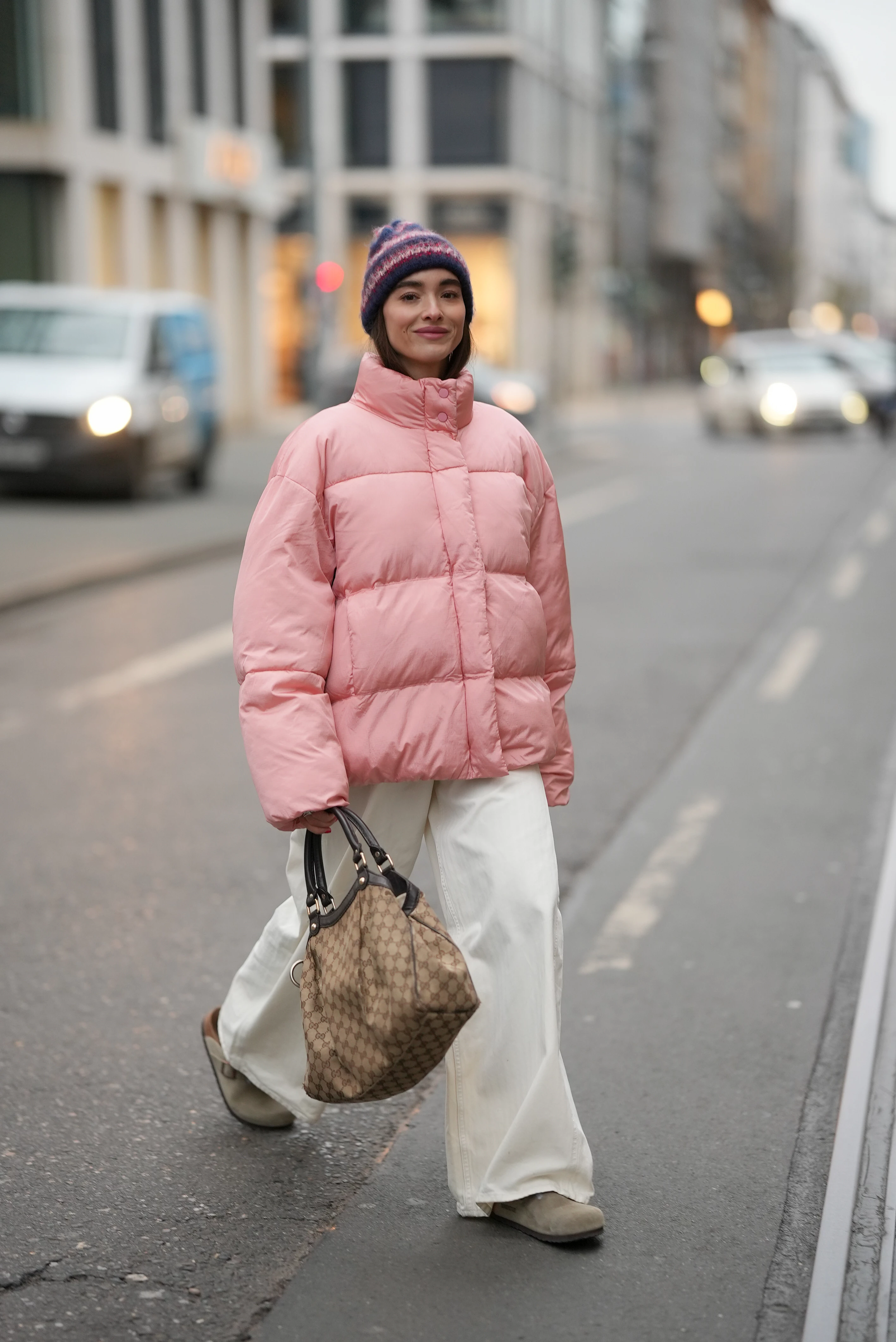 Мюлі та клоги — несподівано чудове зимове взуття (якщо снігу не надто багато).
0