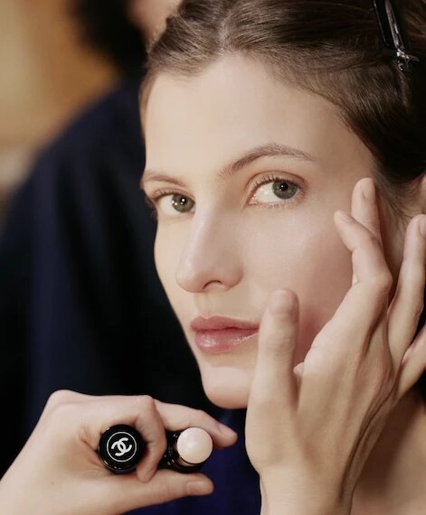 Відтворення косметичних луків з нью-йоркського дефіле Chanel.