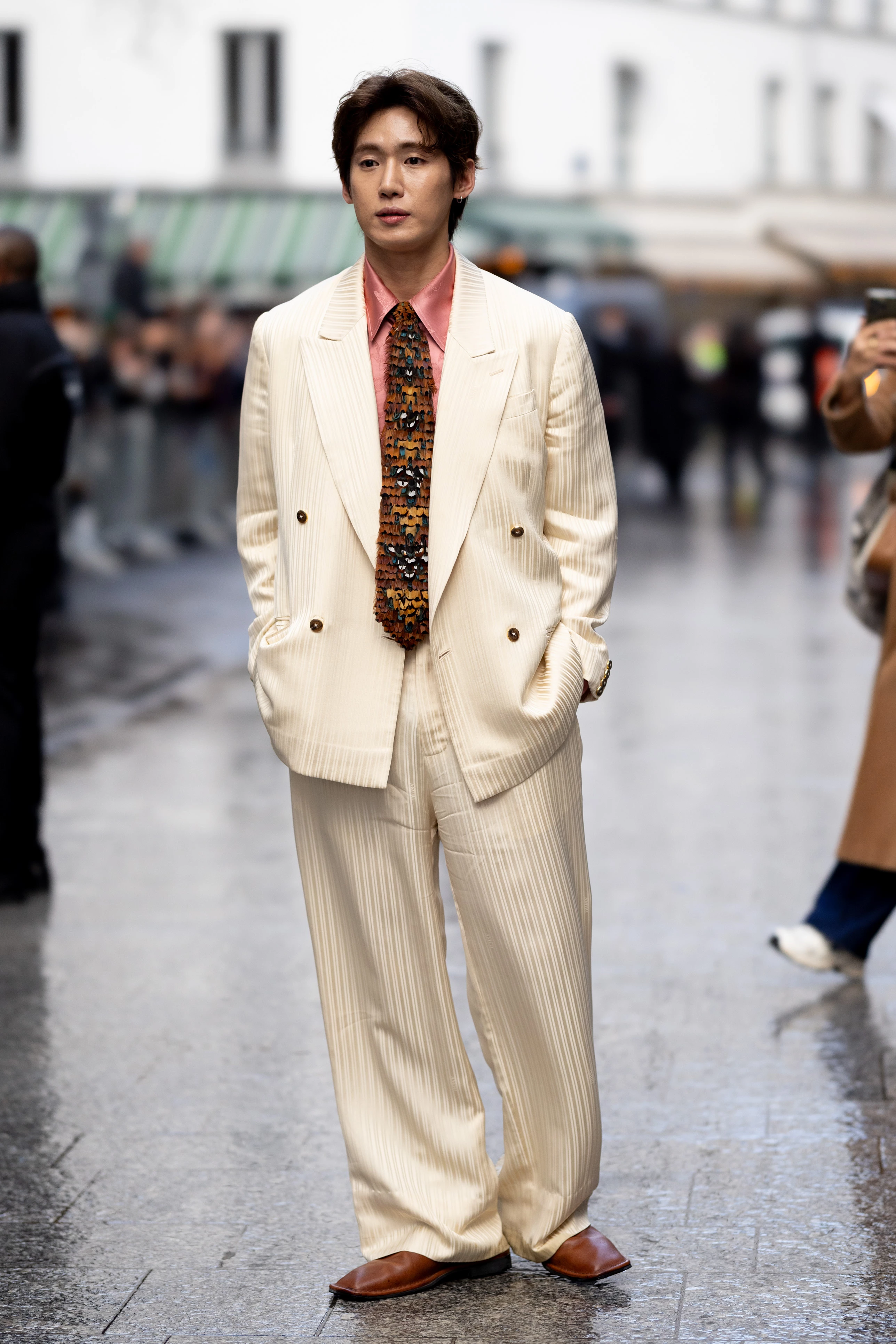 Вулична мода: стильні чоловічі образи з вулиць Парижа
3