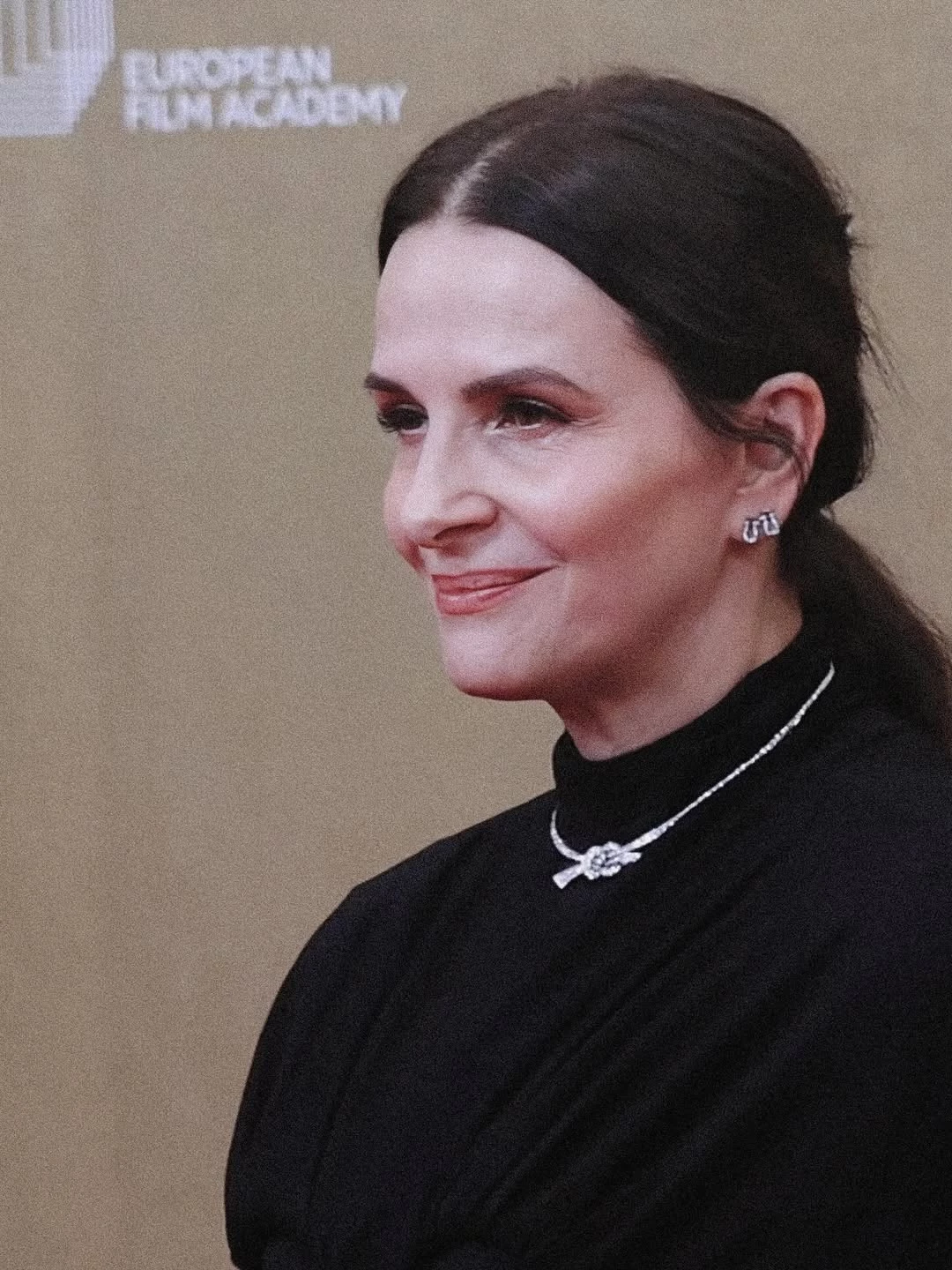 Жюльєт Бінош: ніжний макіяж очей – найкращий вибір після 50-ти.
1