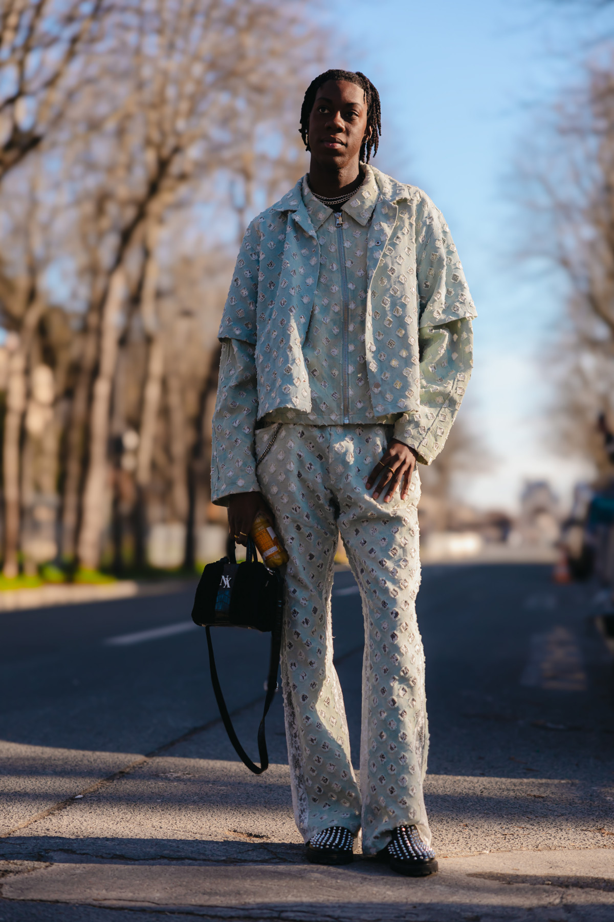 Паризький шик: вуличний стиль наймодніших чоловіків для вашого натхнення
8