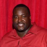 Стан здоров'я Квінтона Аарона зараз: оновлення після того, як актора з фільму «Невидима сторона» підключили до апарату штучного дихання