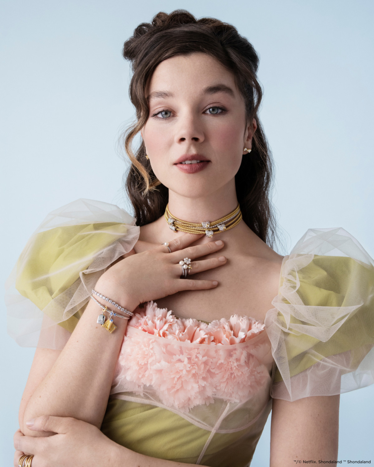 Pandora презентувала коштовну лінію, присвячену серіалу "Бріджертони", сповнену романтики.
2