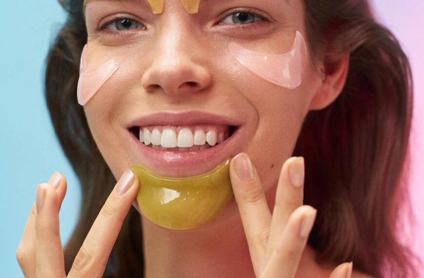 Вірний спосіб застосування патчів під очі