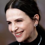 Жюльєт Бінош: ніжний макіяж очей – найкращий вибір після 50-ти.