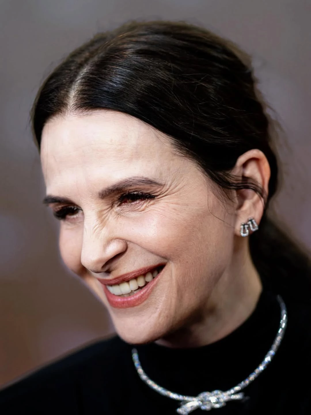 Жюльєт Бінош: ніжний макіяж очей – найкращий вибір після 50-ти.
0